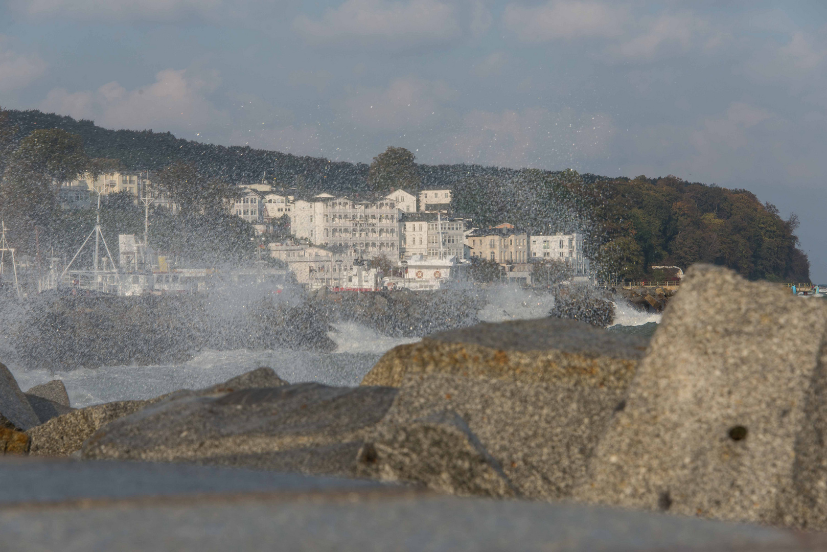 Sassnitz Promenade vom Hafen aus gesehen