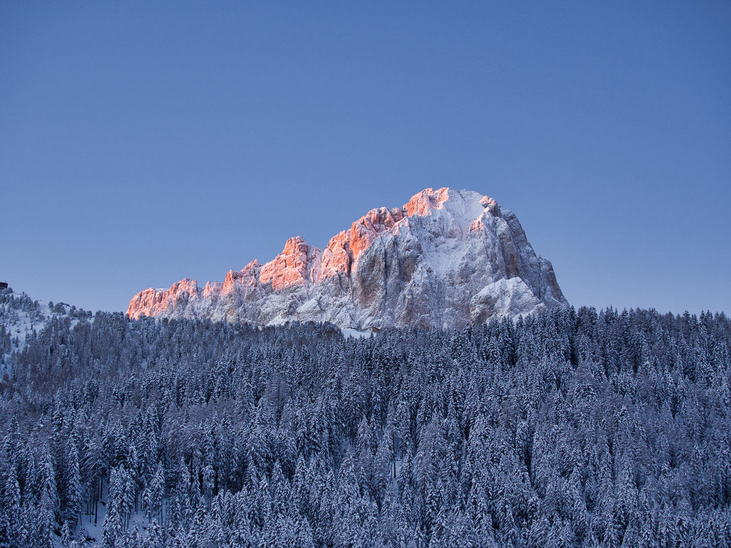 Sassolungo's morning sun