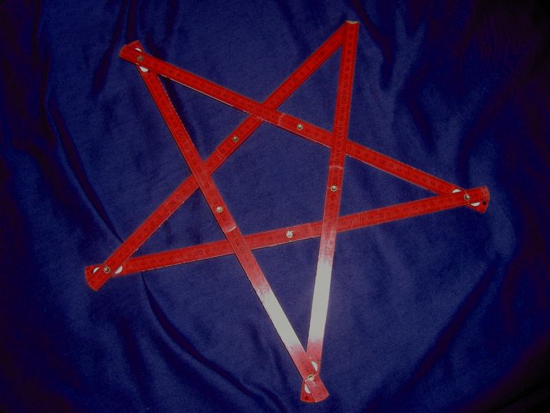 satanischer Zollstock