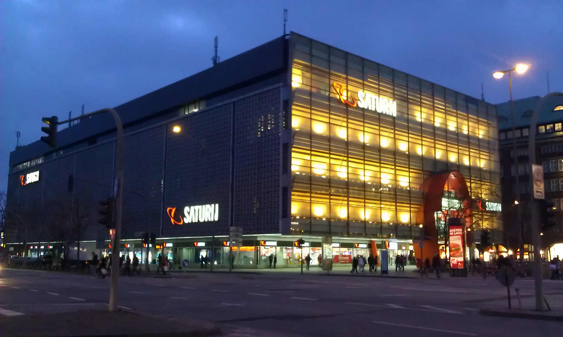 Saturn Hamburg Foto & Bild architektur, architektur bei nacht, motive