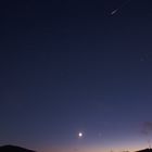 Saturn, Jupiter, Mond und Sternschnuppe