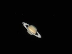 Saturn mit 4 Monden