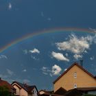 Sauber den Bogen gespannt, Regenbogen über meinem Wohngebiet. 