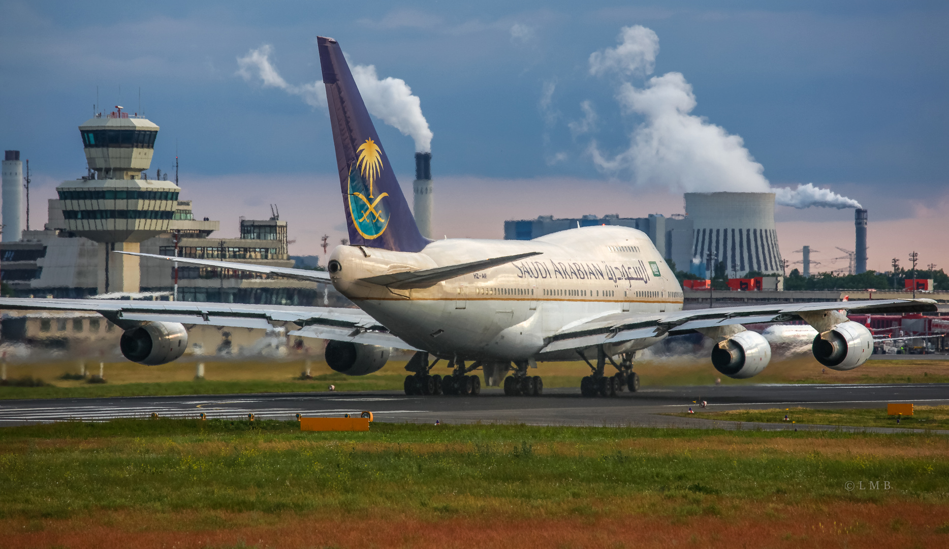 Saudia take off