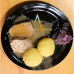 Sauerbraten mit Rotkraut und Klöse