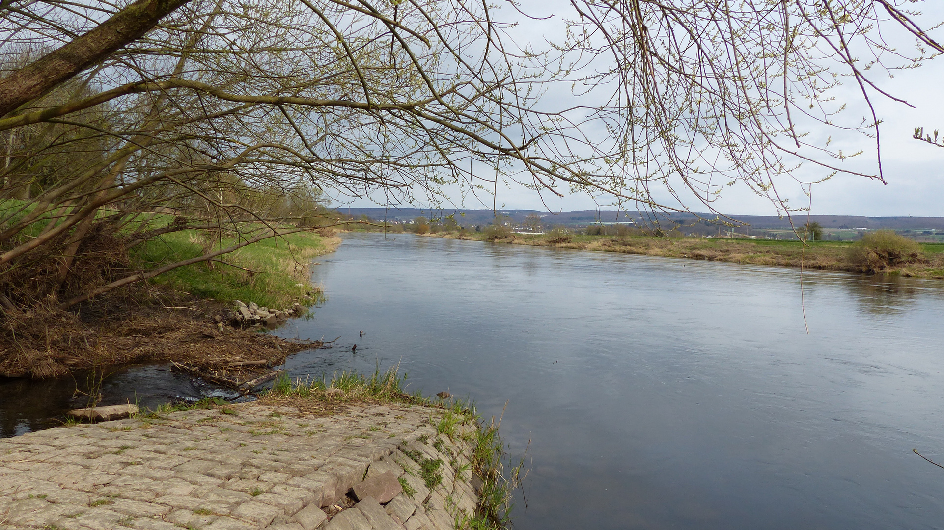 Saumermündung in die Weser - Blickrichtung Holzminden