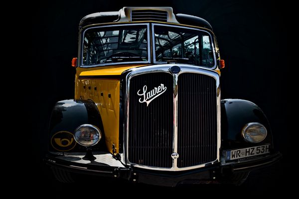 Saurer  - Goldgelber Schatz wertvolles Postauto