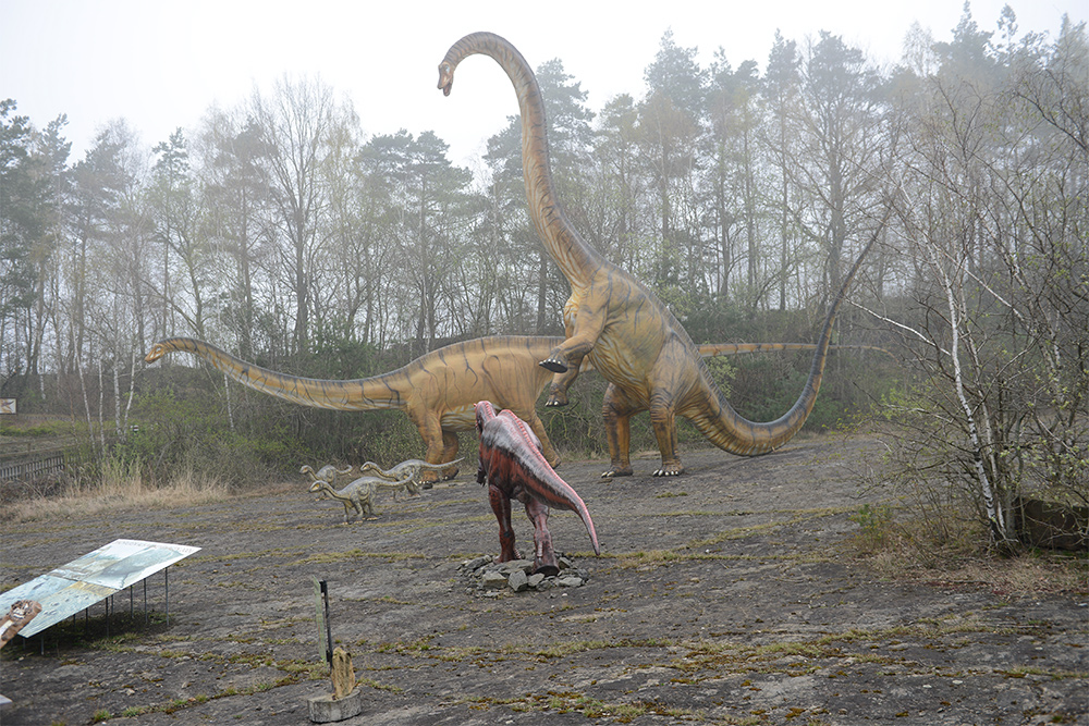 Saurierfamilie im Dino-Park