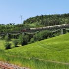 Sauschwänzlebahn fährt über den Biesenbach-Viadukt…