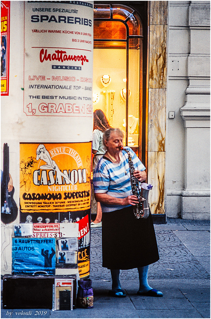 Sax an der Liftfassäule