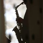 Saxophonspieler im Schatten der bildenden Kunst