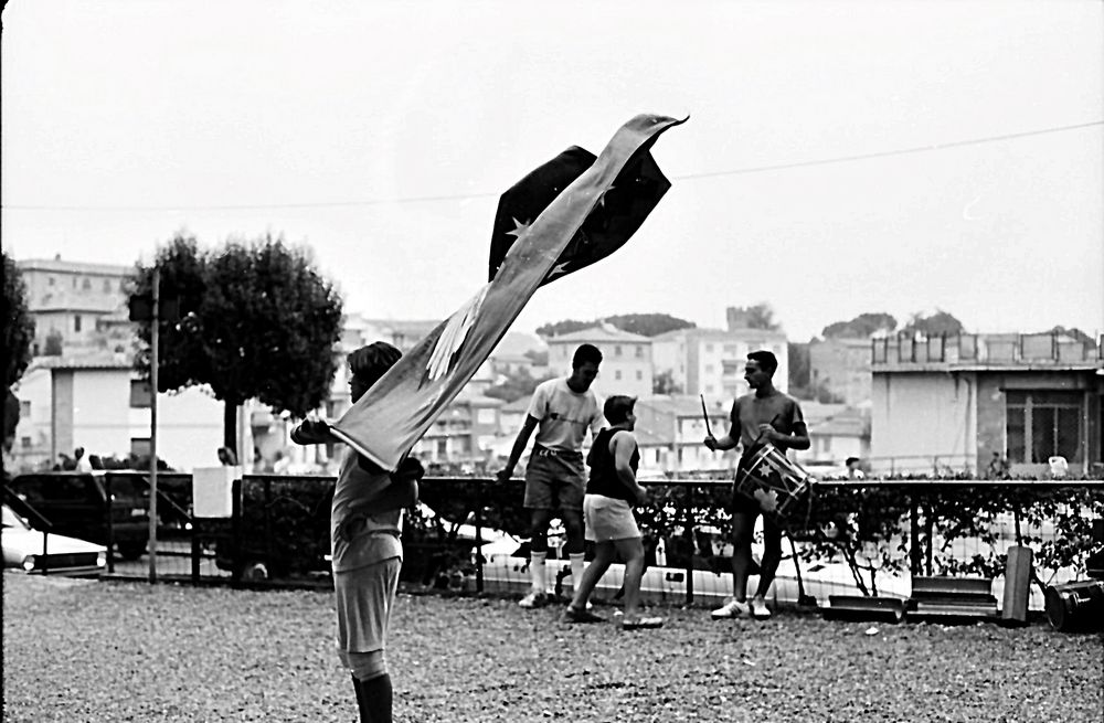 Sbandieratori del palio di Siena durante le prove ,Siena Agosto 1990