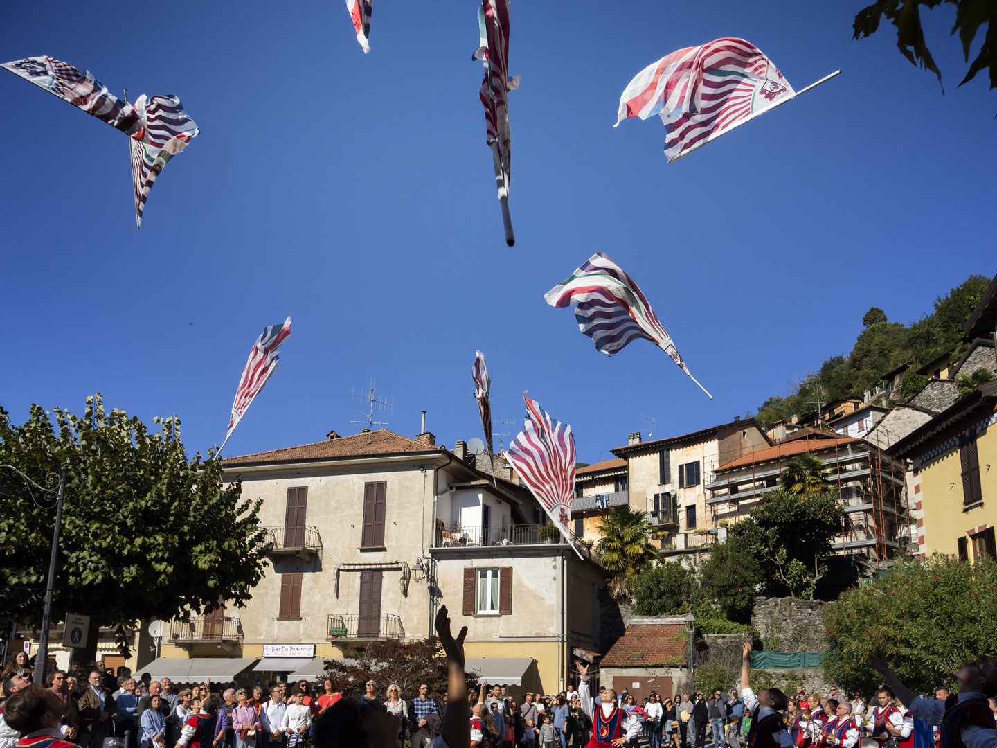 Sbandieratori in piazza