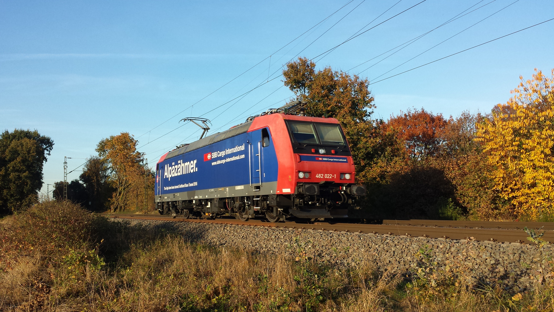 SBB 482 022 "Alpäzähmer" bei Ratingen-Lintorf am 31.10.2016