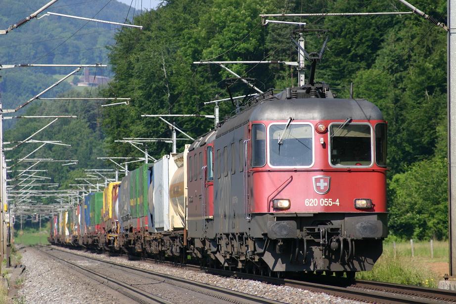 SBB Cargo Re 620 an der Bözberglinie