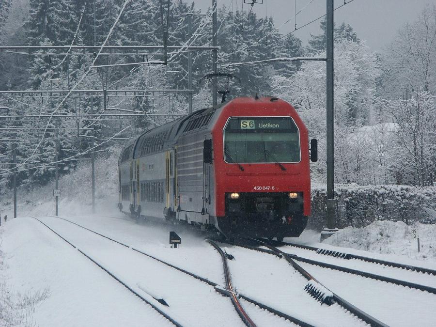 SBB Re 450 mit S-Bahn in Würenlos