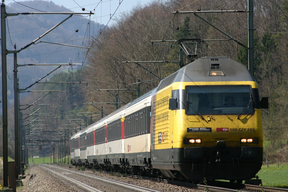 SBB Re 460 mit Interregio am Bözberg