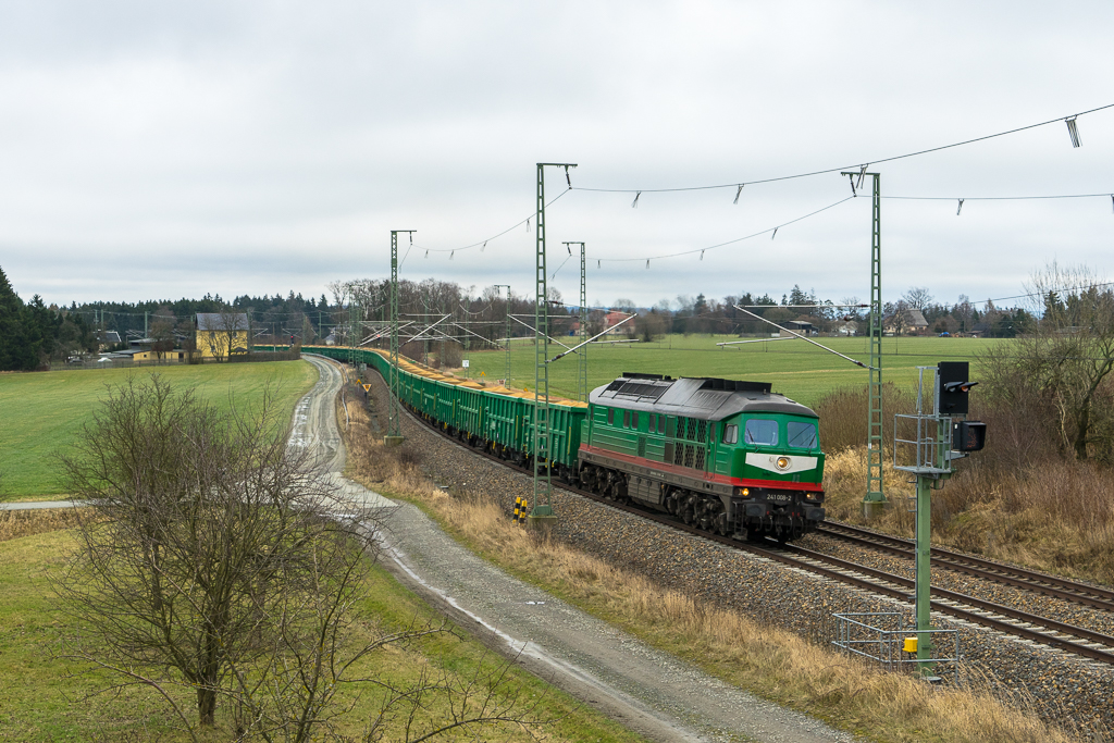 SBW Sandzug im Vogtland mit 241 008 und 241 449