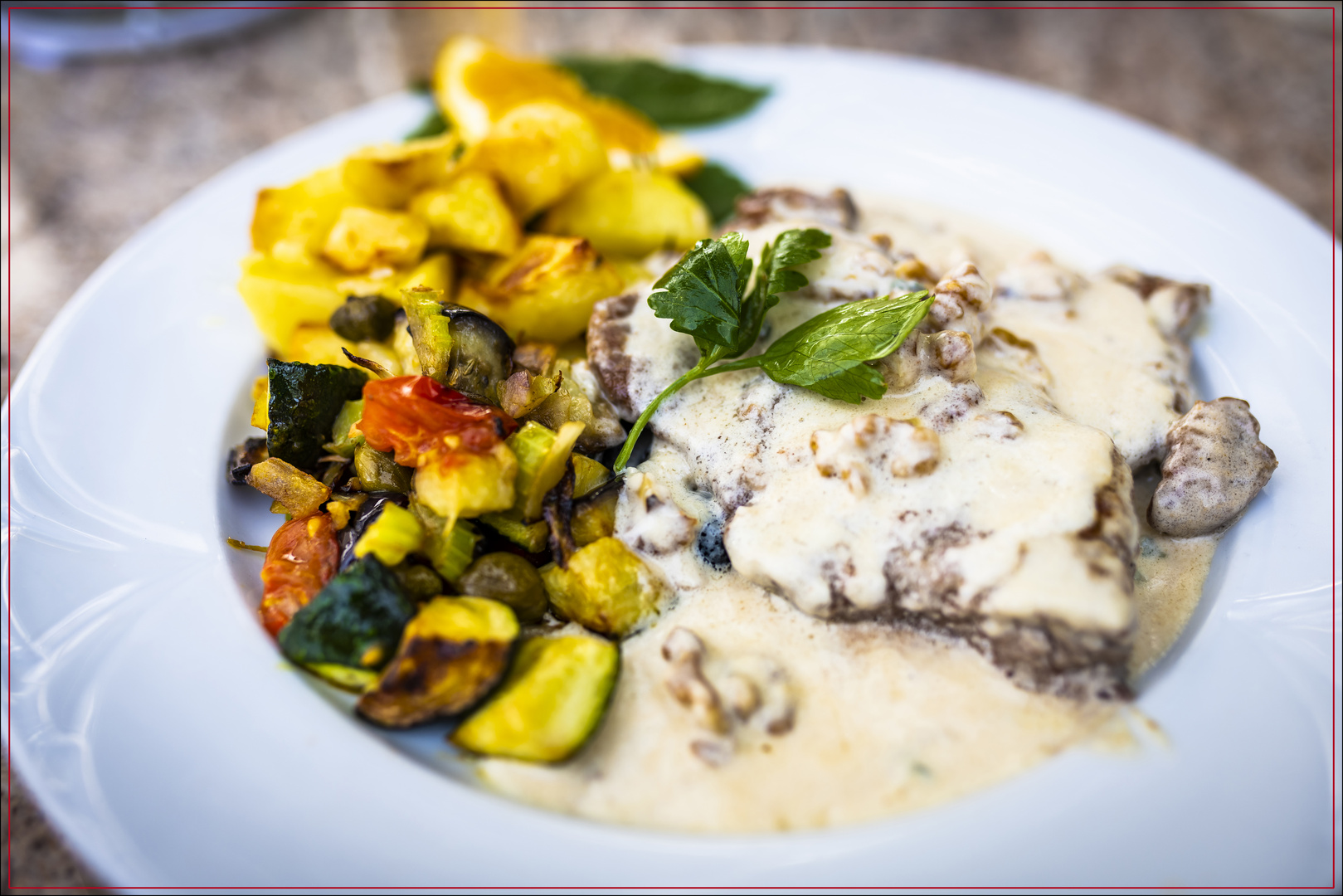 Scaloppina di Vitello e Noci...oder... Foto & Bild