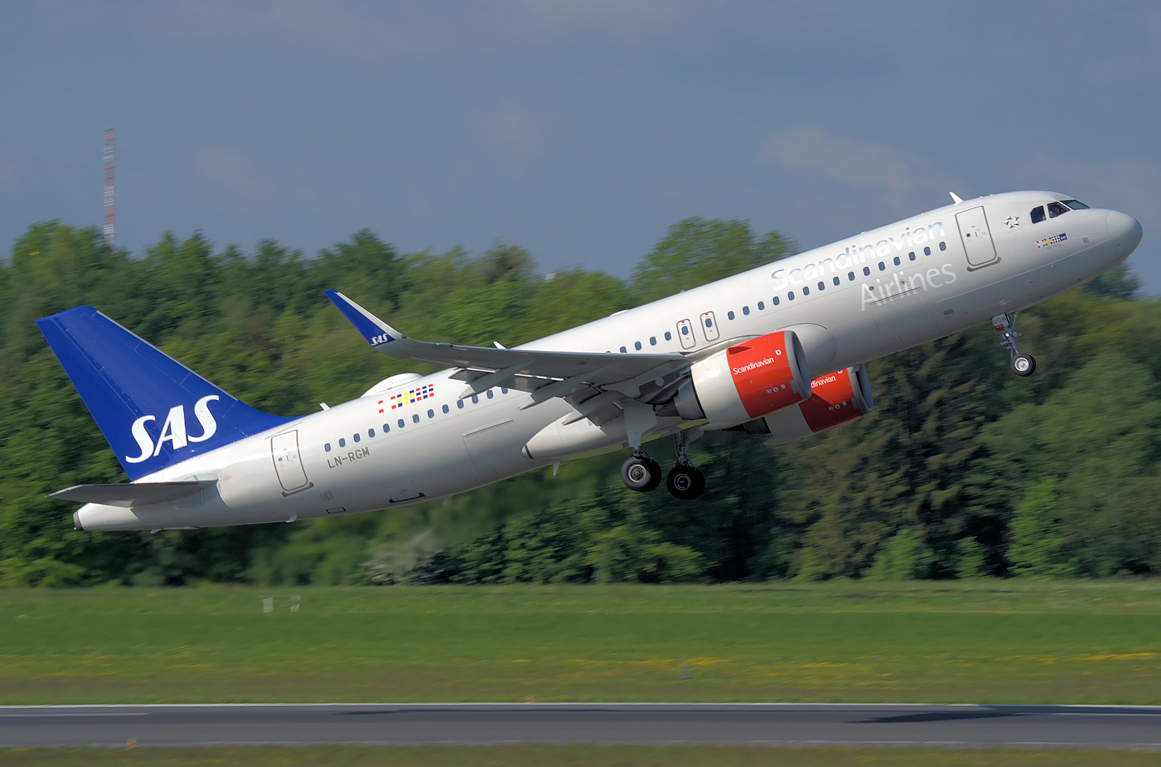  Scandinavian Airlines Airbus A320-251N 