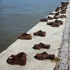 Scarpe sul Danubio