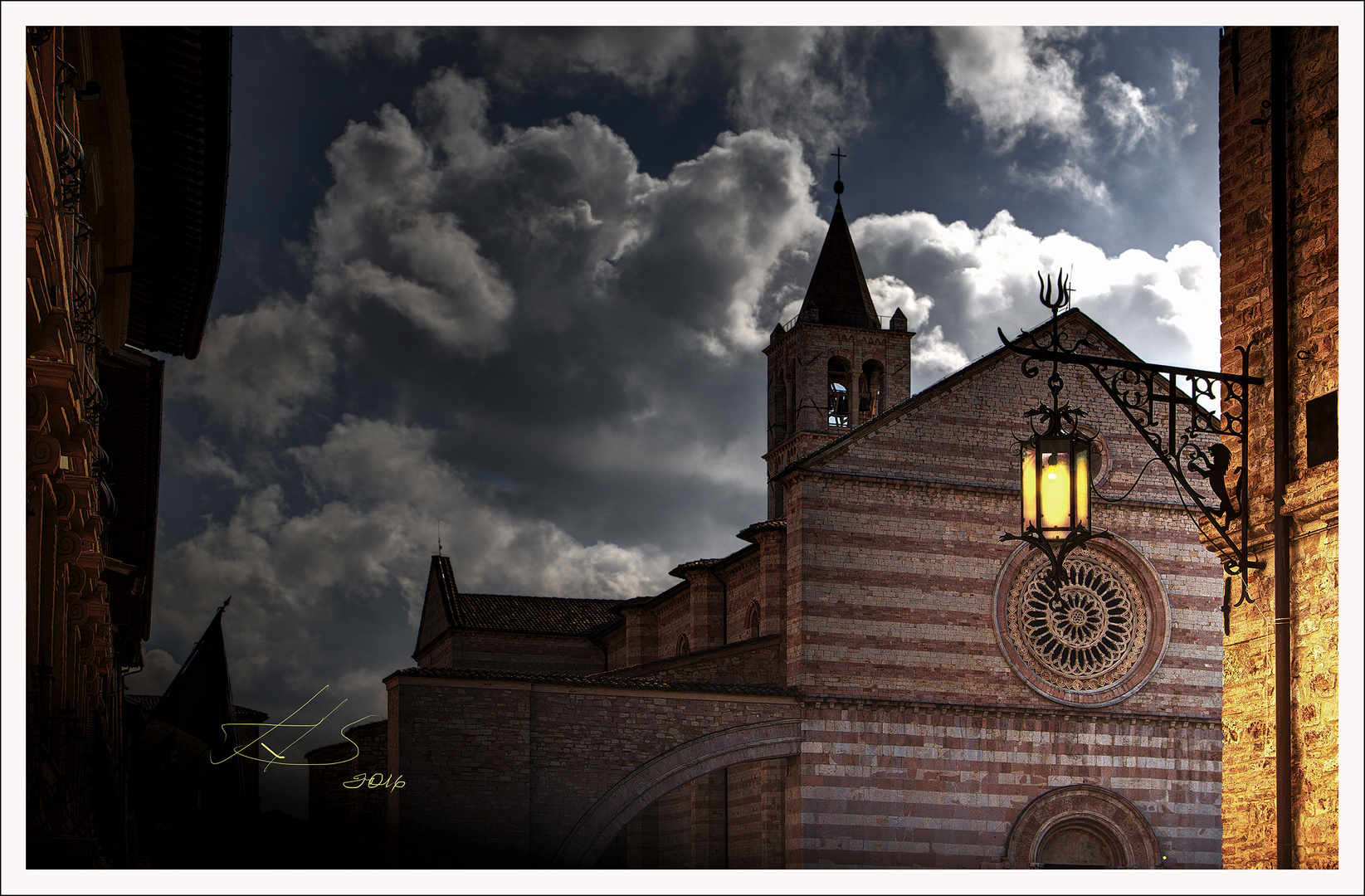 Scende la sera a Santa Chiara