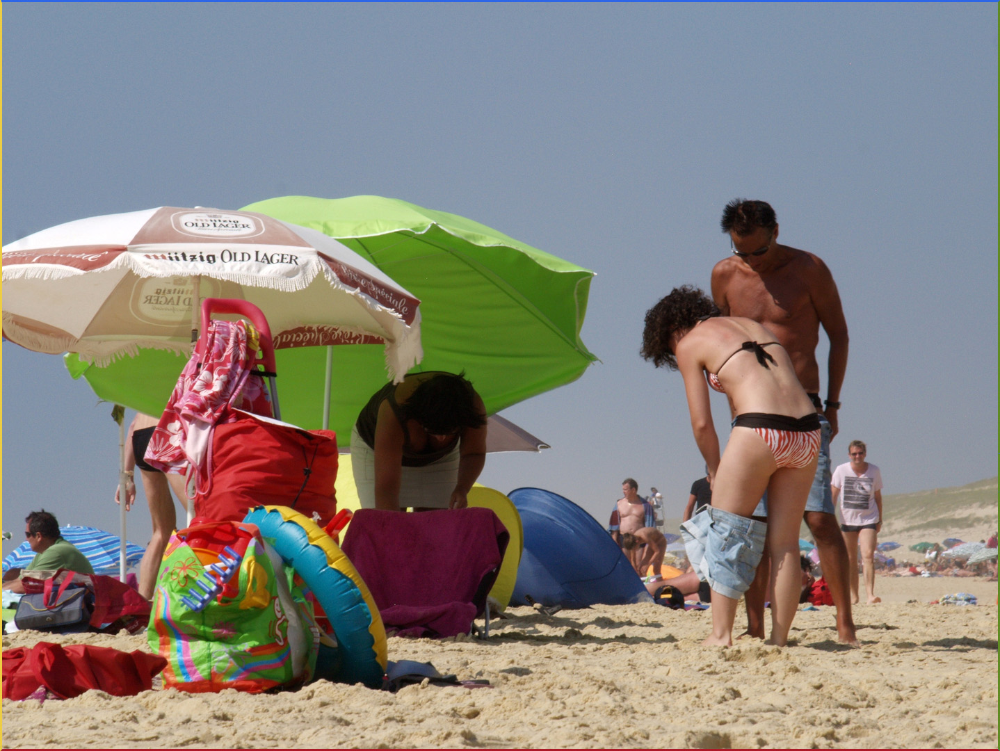 Scène de plage multicolore