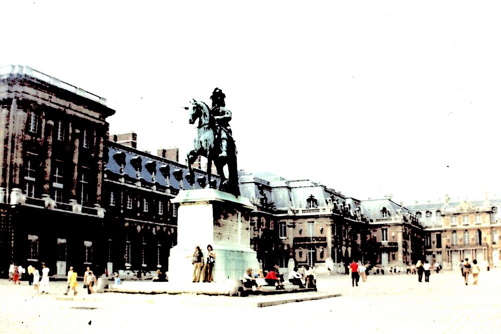Scene near the Louvre