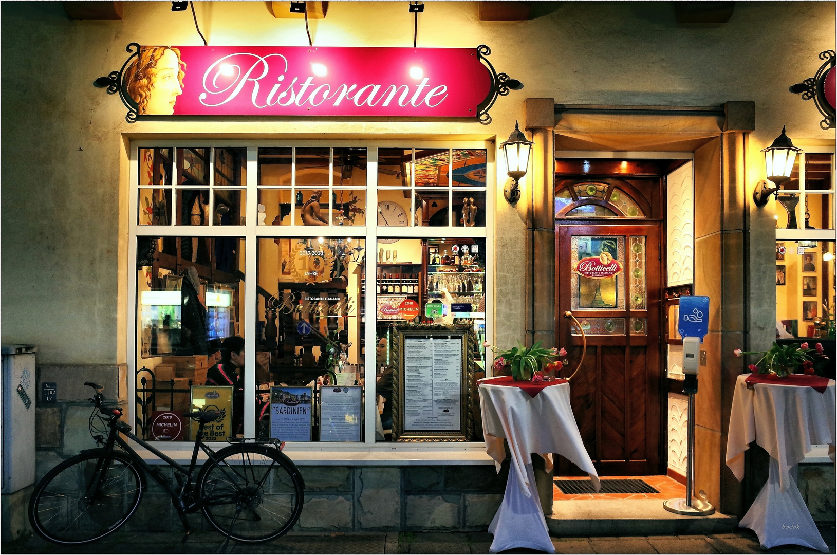 Scenes from an italian restaurant foto bild fotos italy street