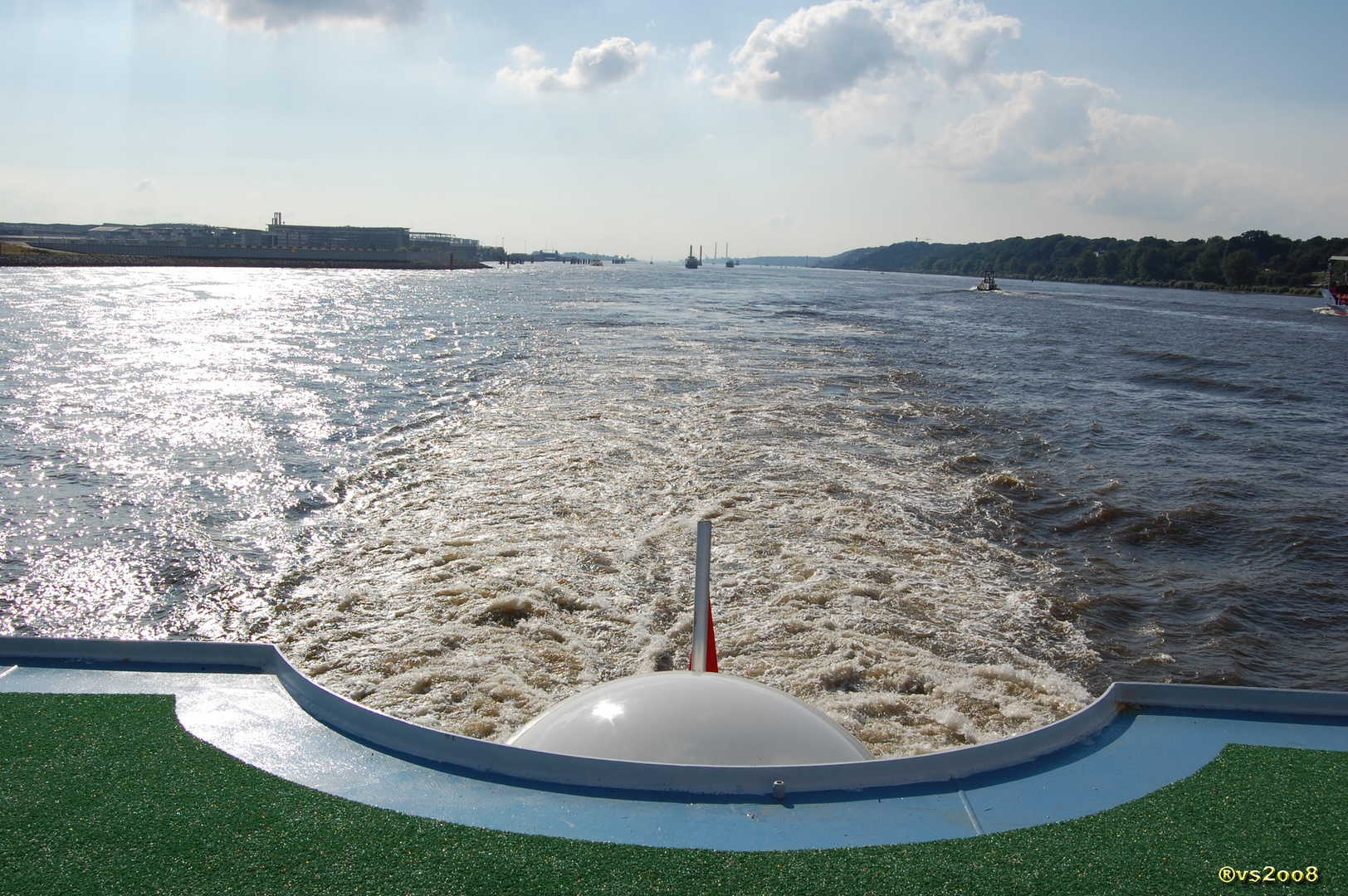 Scenic Emerald auf Testfahrt im Hamburger Hafen