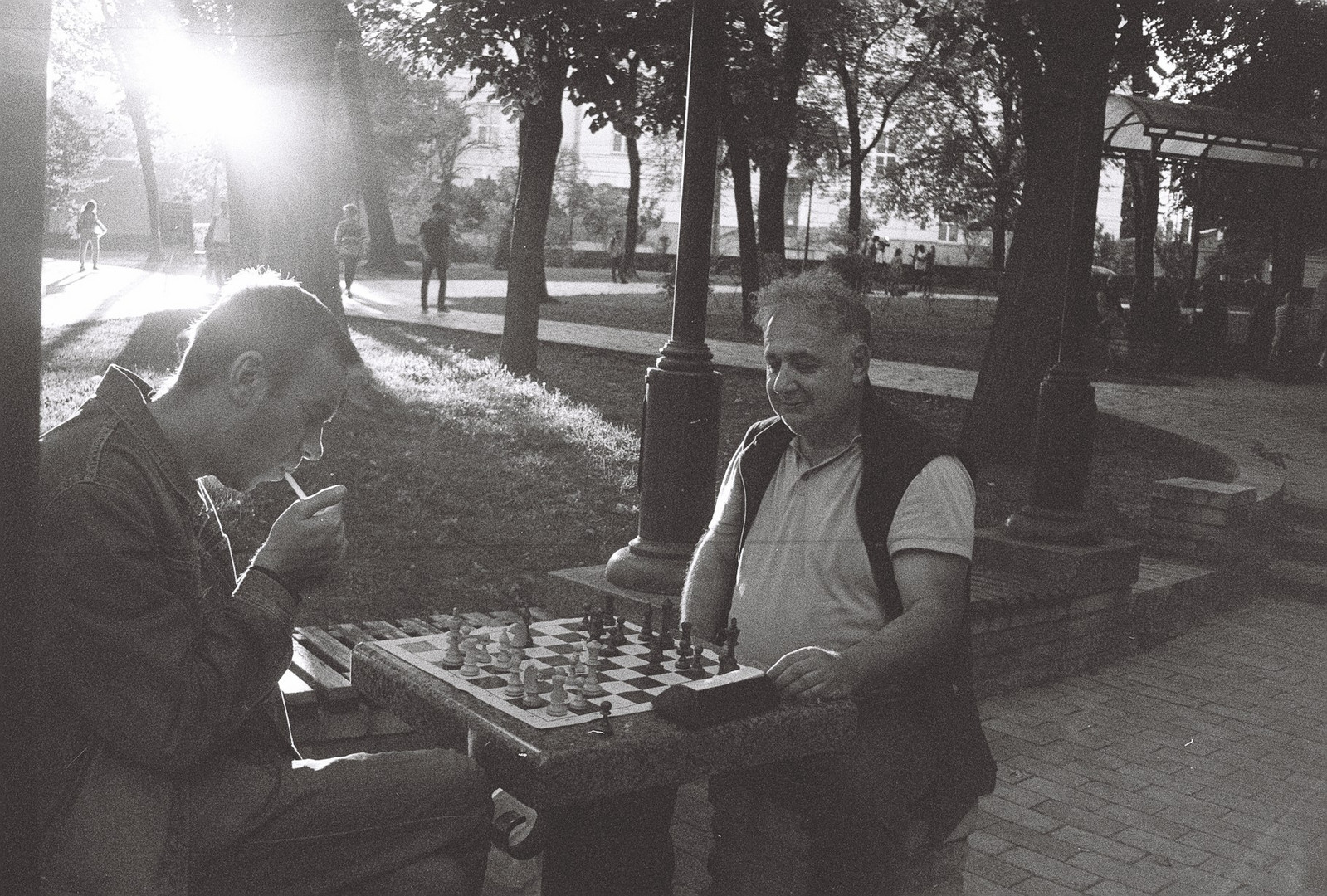 Scevcenko Park, Kyiv 2021 Menschen spielen Schach 