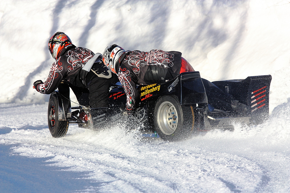 Schachtner Ali / Jungbauer Floh - Perfektes teamwork - beim Eisrennen in Weißenbach 2012