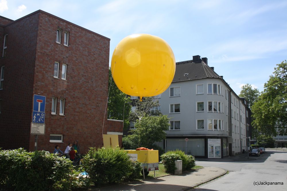 SchachtZeichen in einem Wohngebiet in Gelsenkirchen (nahe dem Musiktheater)