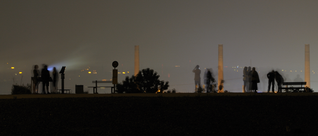 Schachtzeichen @ night