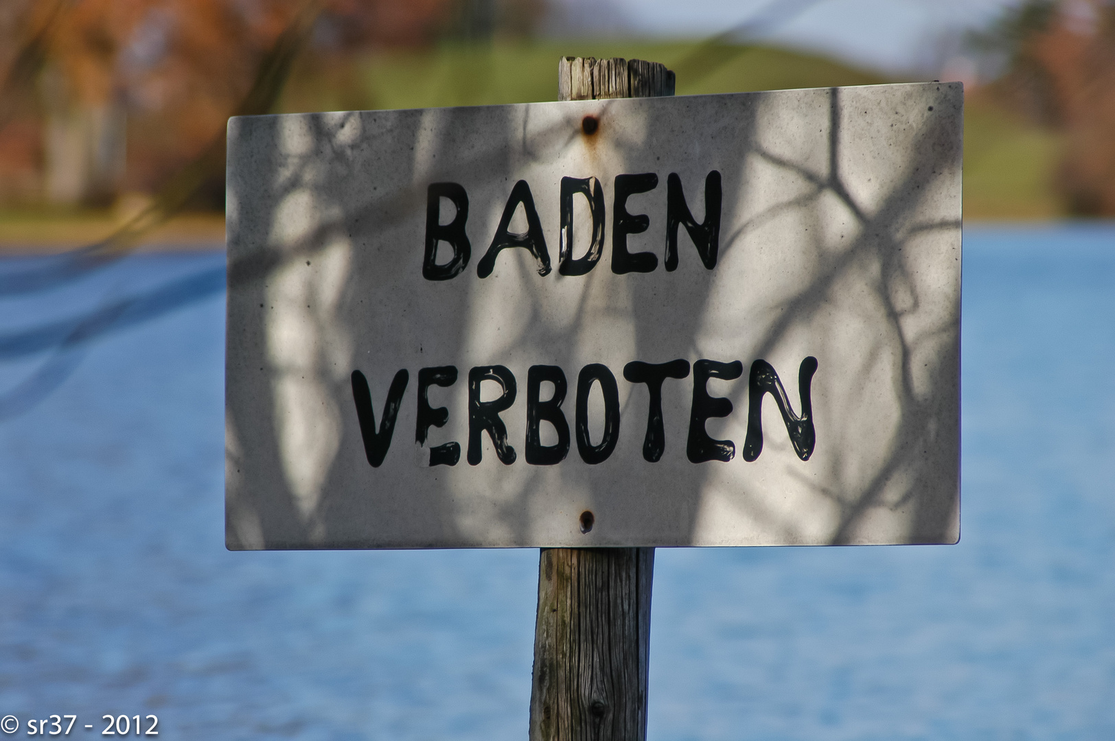 ... schade, der Weiher lädt zum Baden ein ...