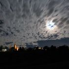 Schäfchenwolken bei Vollmond