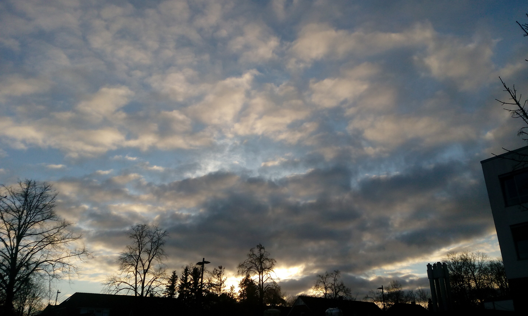 Schäfchenwolken-Himmel