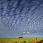 Schäfchenwolken über dem Mont Saint-Michel