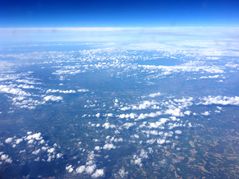 Schäfchenwolken über Italien