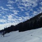 Schäfchenwolken über Winterparadies