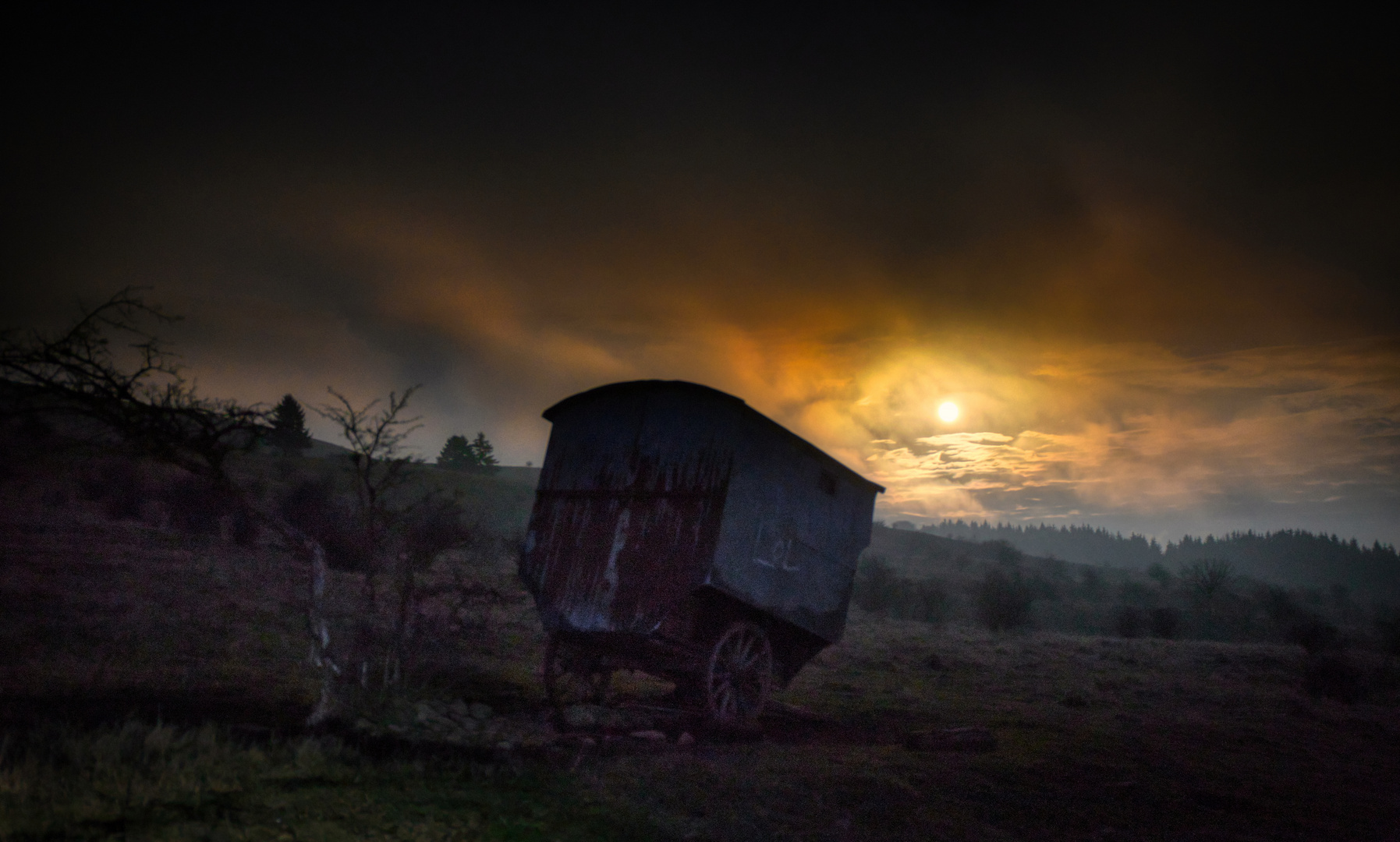 Schäferwagen in der Rhön unterm Vollmond