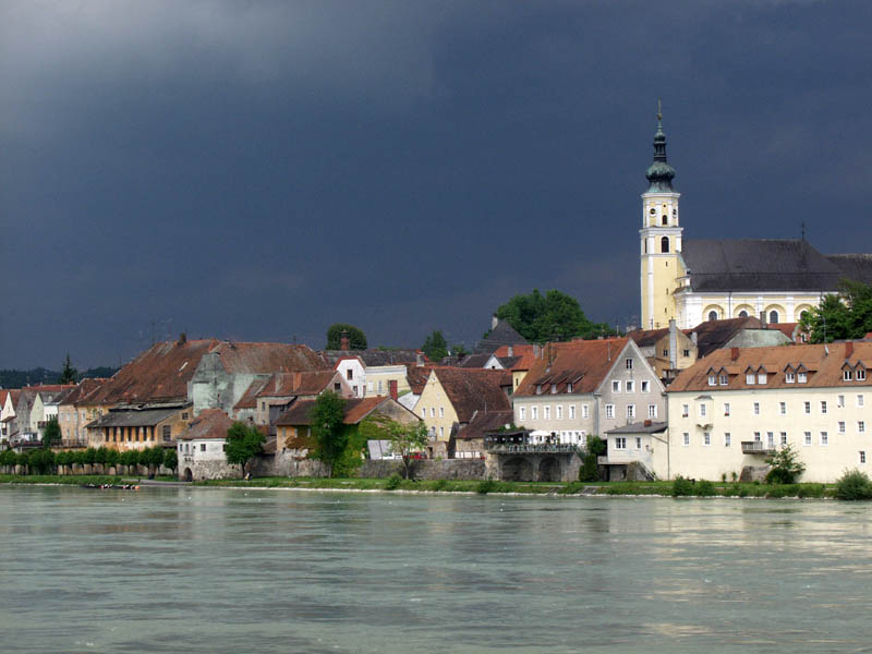 Schaerding an der Inn vor dem Gewitter