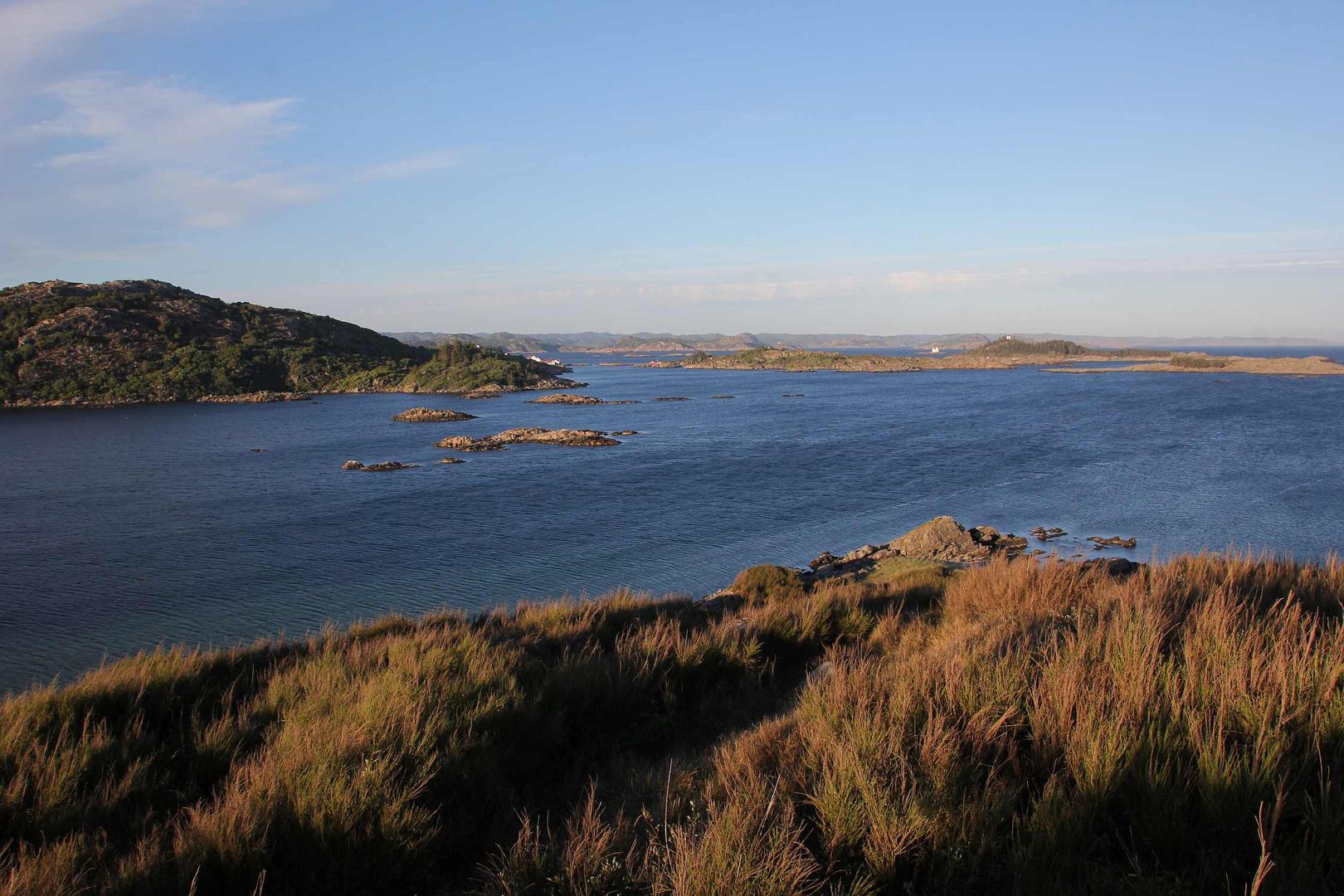 Schärenküste an der Bucht von Lomesanden südlich von Faresund...