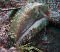 Schafsbrunnen mit Eiszapfen (3D-Anaglyphe)