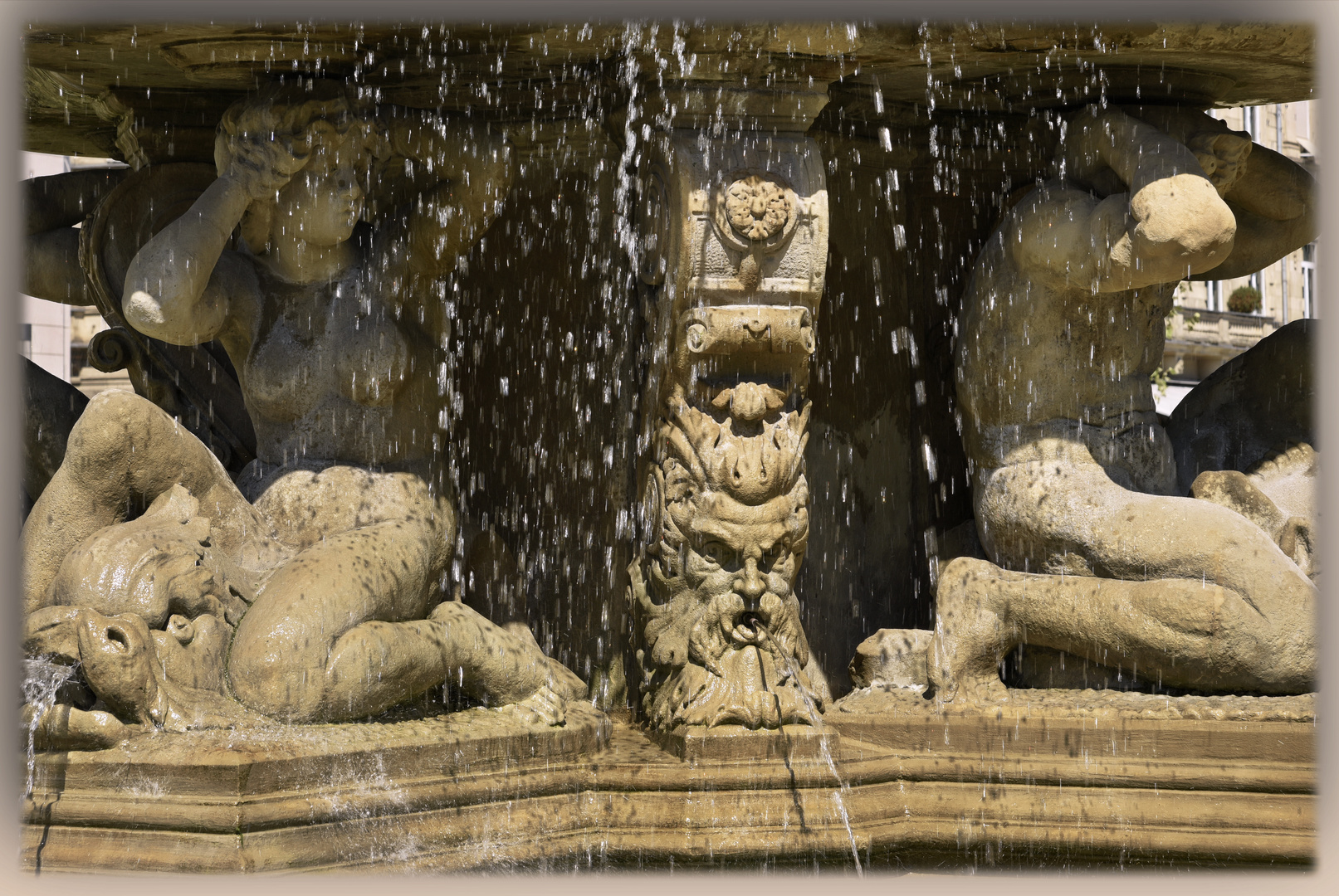 Schalenbrunnen auf dem Corneliusplatz. 