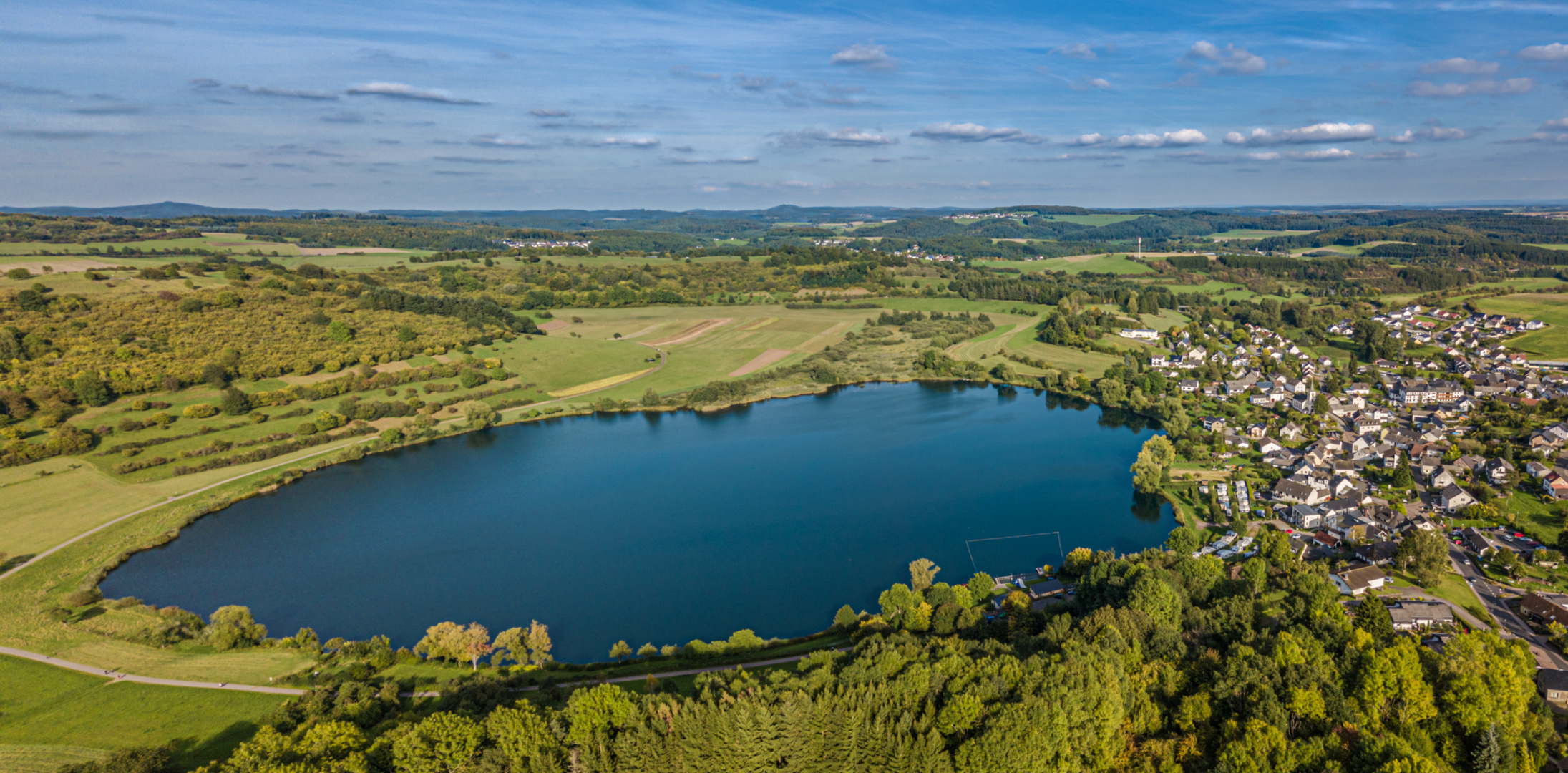 Schalkenmehrener Maar mit Schalkenmehren