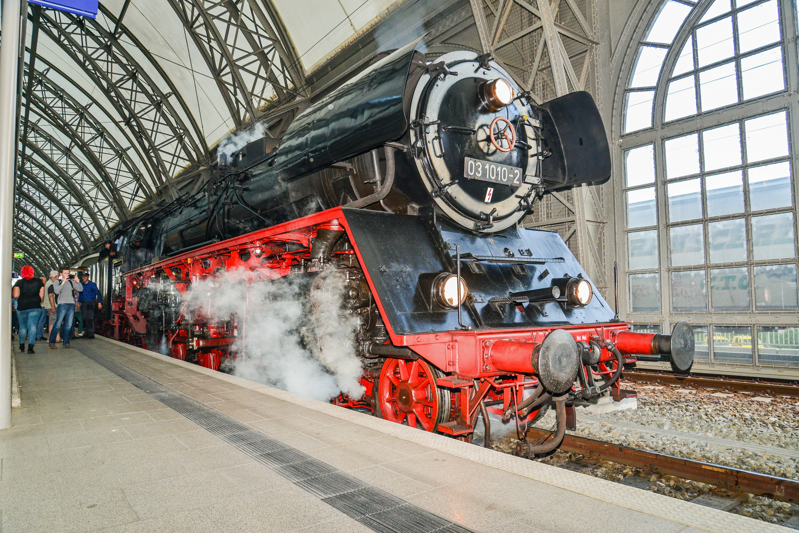 Schall und Rauch im Dresdner Hauptbahnhof