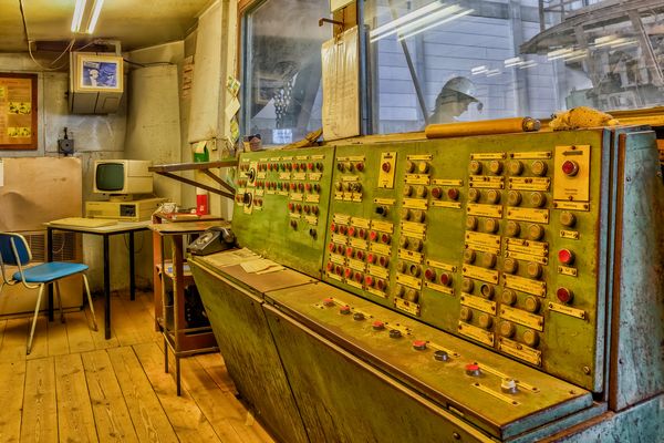 Schaltzentrale im verlassenen Stahlwerk