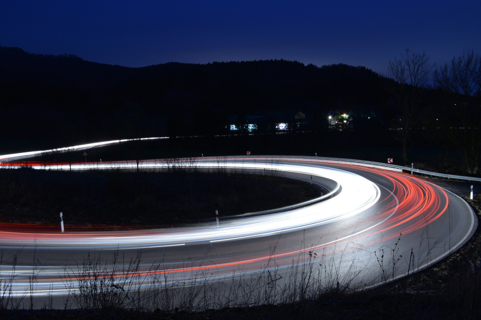 Scharfe Kurven bei Nacht