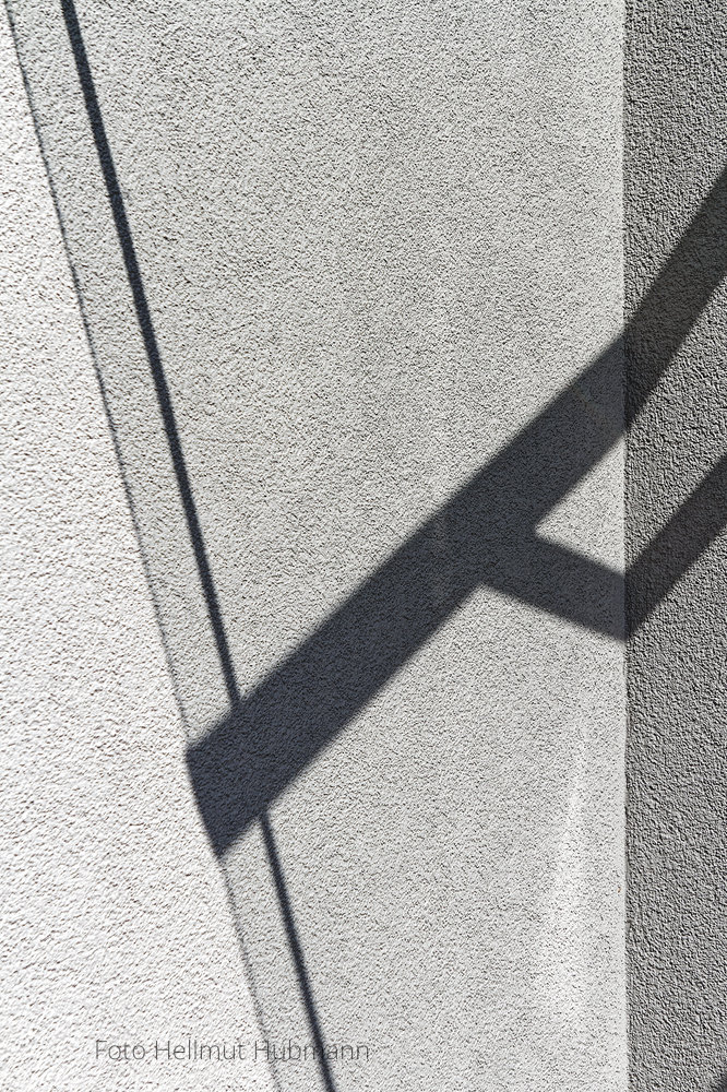 SCHATTEN AN DER WAND